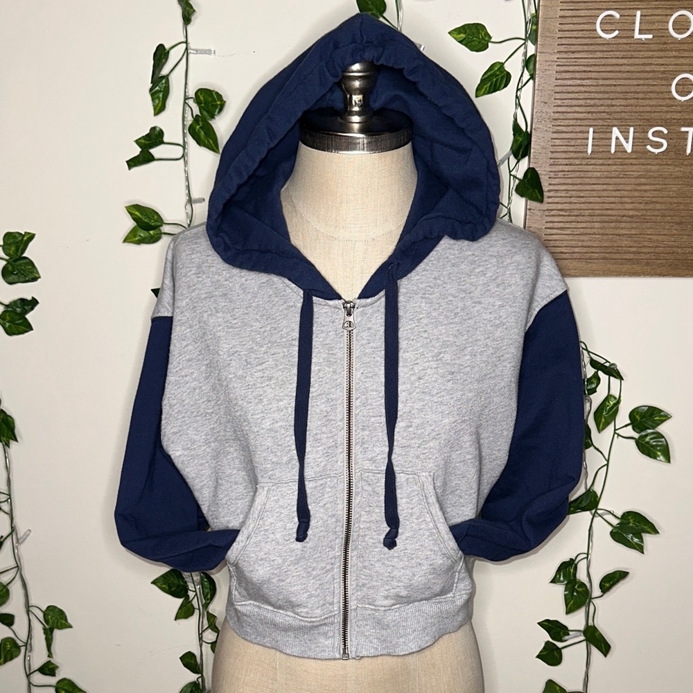 American Eagle Semi Cropped Zip Up Hoodie